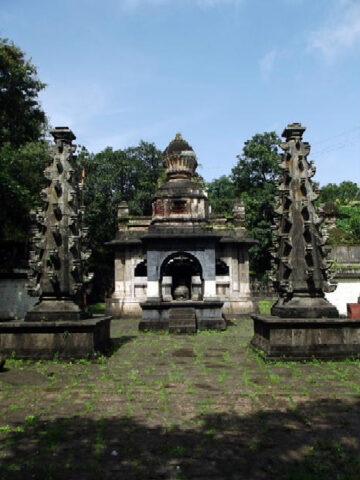 brilliant stone carved idols of Shiva